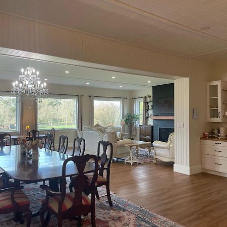 Woodside Farm Country Inn Sooke Ngoại thất bức ảnh