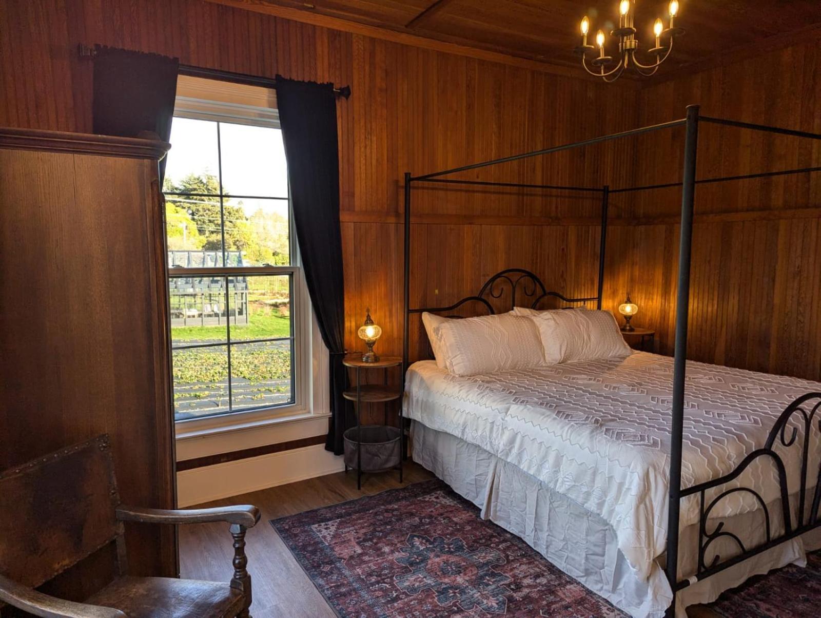 Woodside Farm Country Inn Sooke Ngoại thất bức ảnh