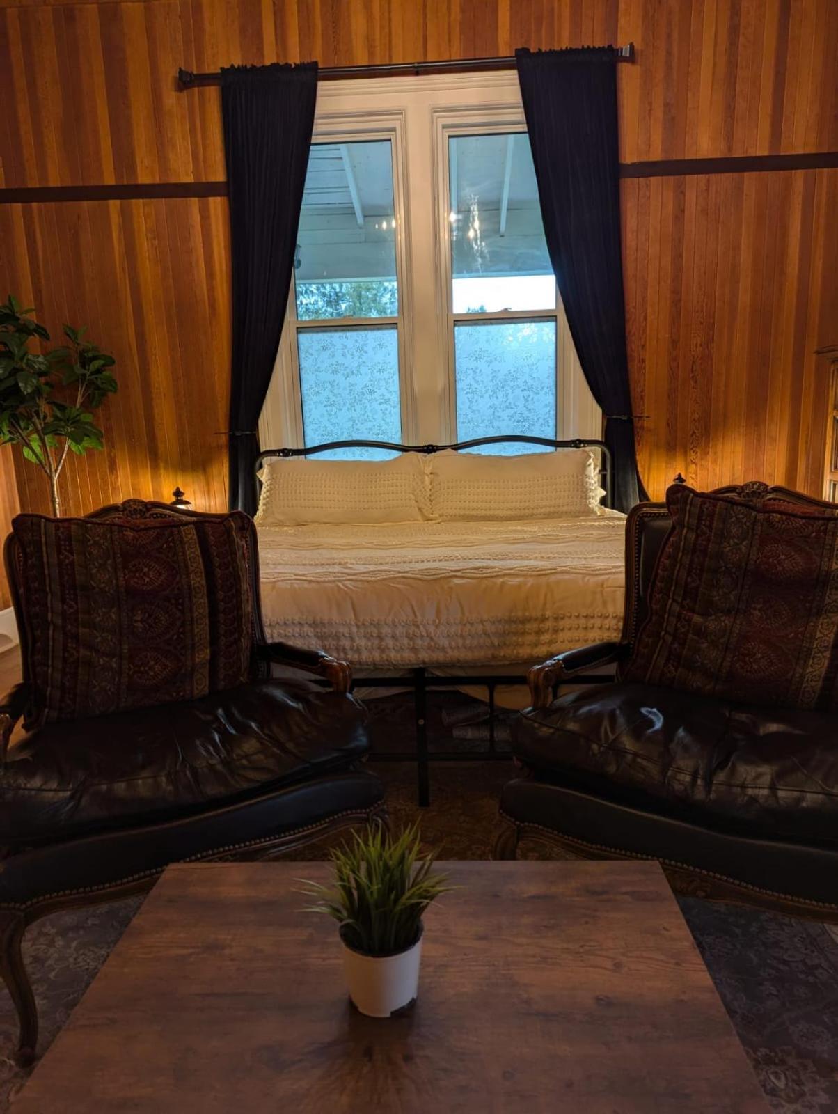Woodside Farm Country Inn Sooke Ngoại thất bức ảnh
