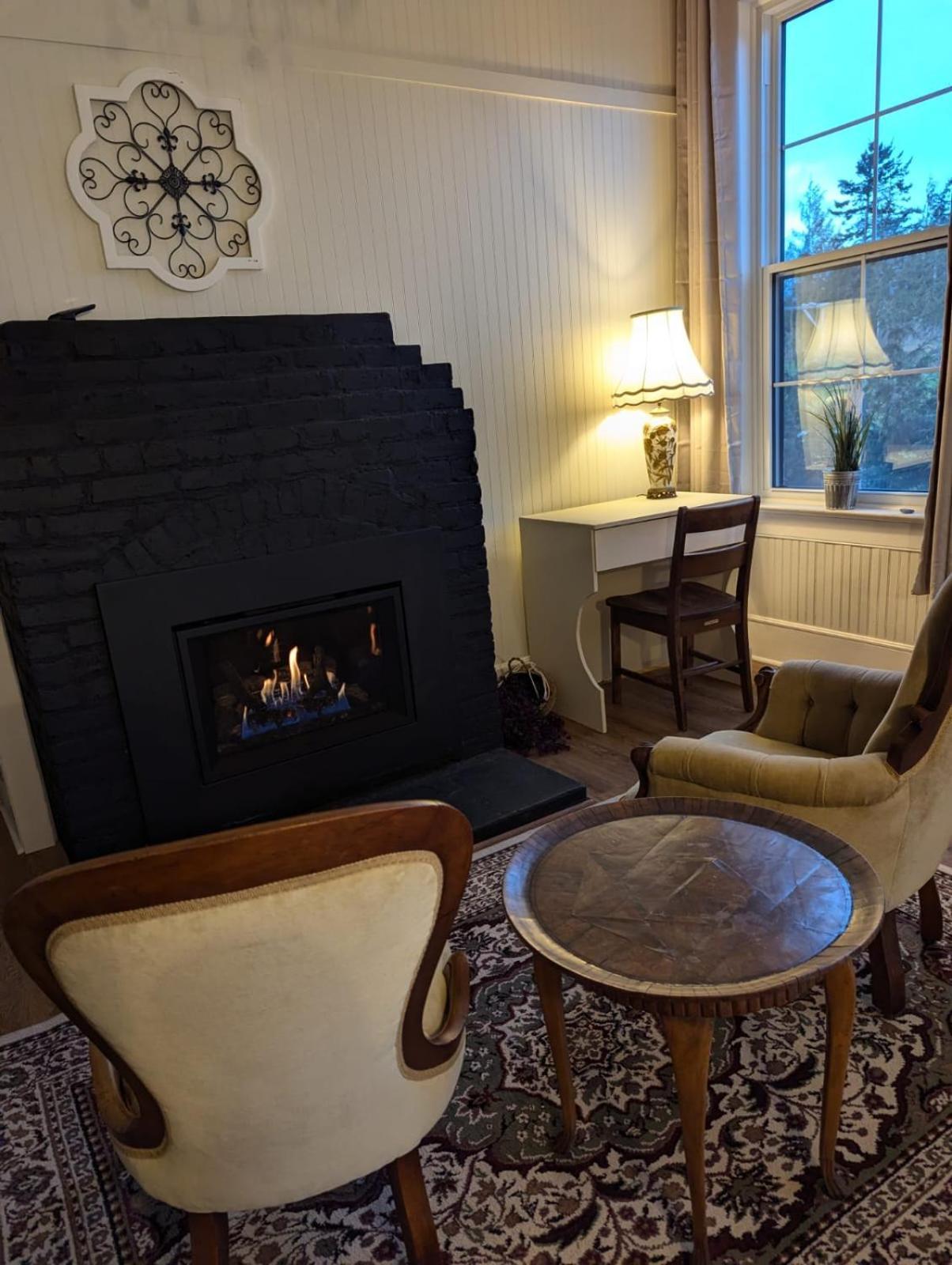 Woodside Farm Country Inn Sooke Ngoại thất bức ảnh