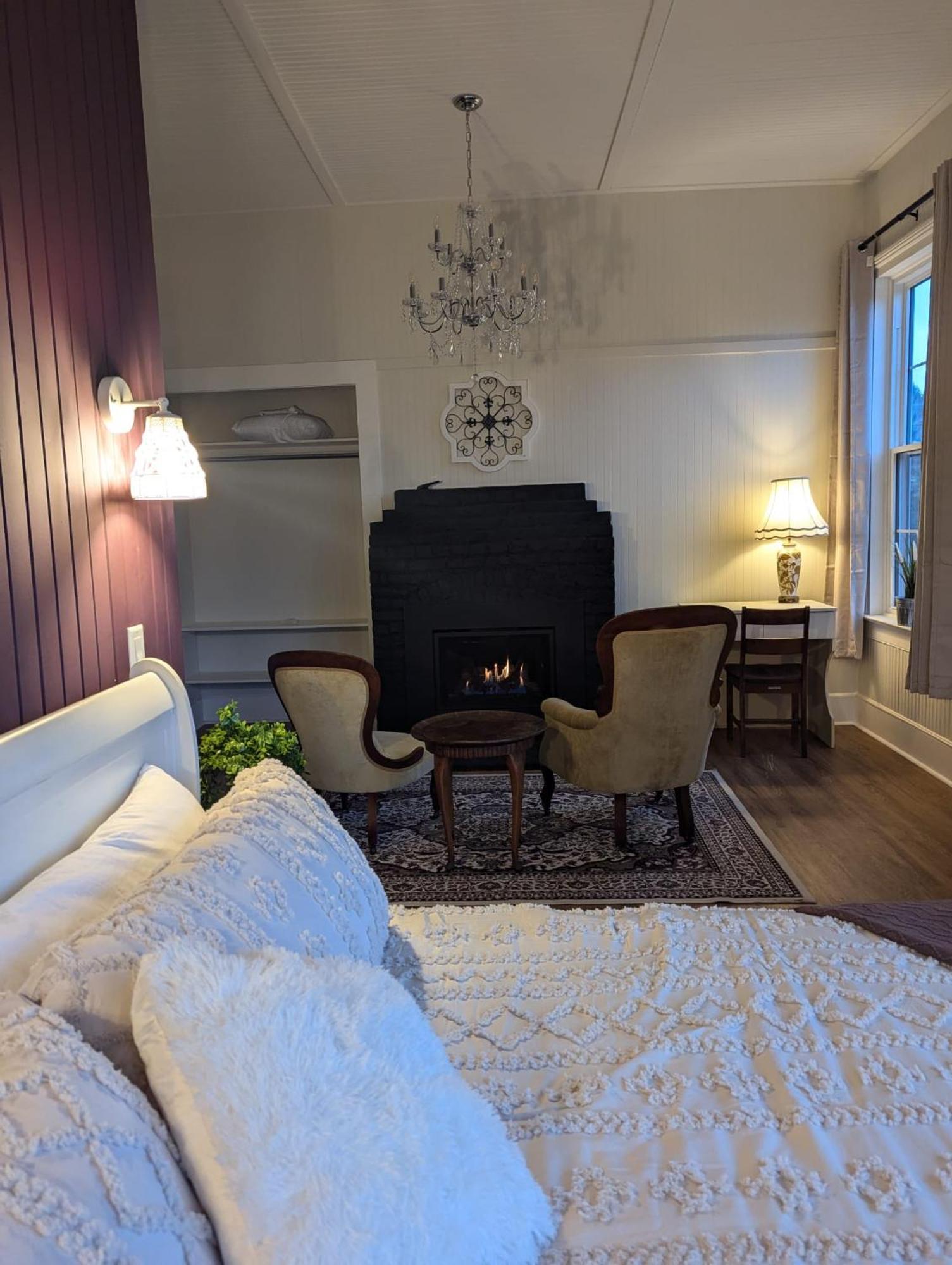 Woodside Farm Country Inn Sooke Ngoại thất bức ảnh