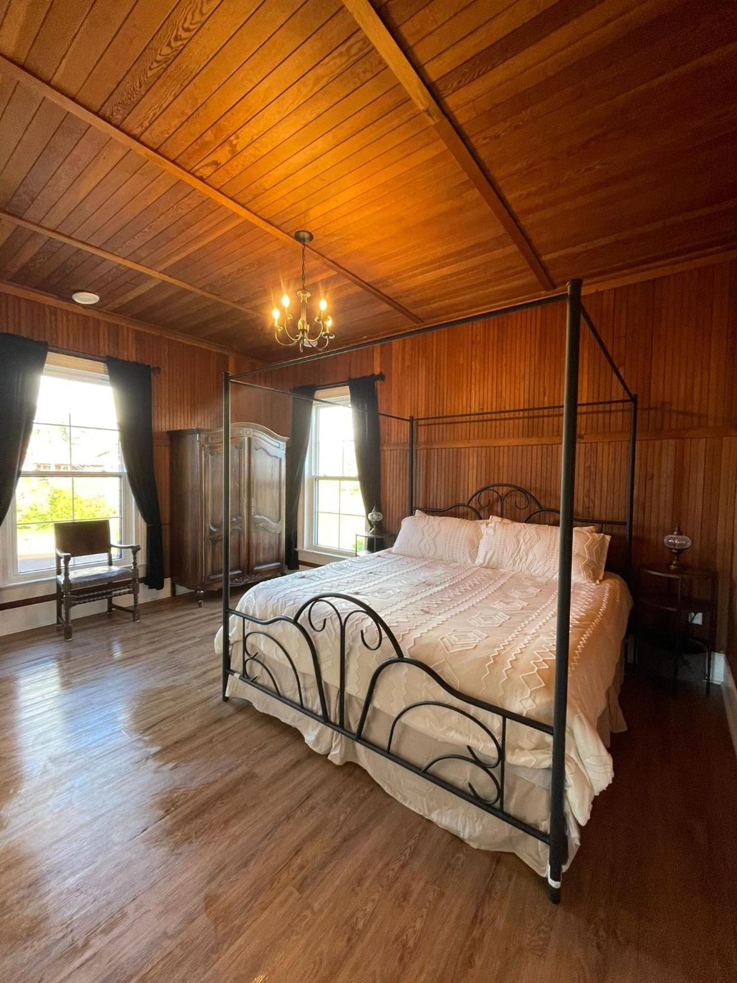 Woodside Farm Country Inn Sooke Ngoại thất bức ảnh