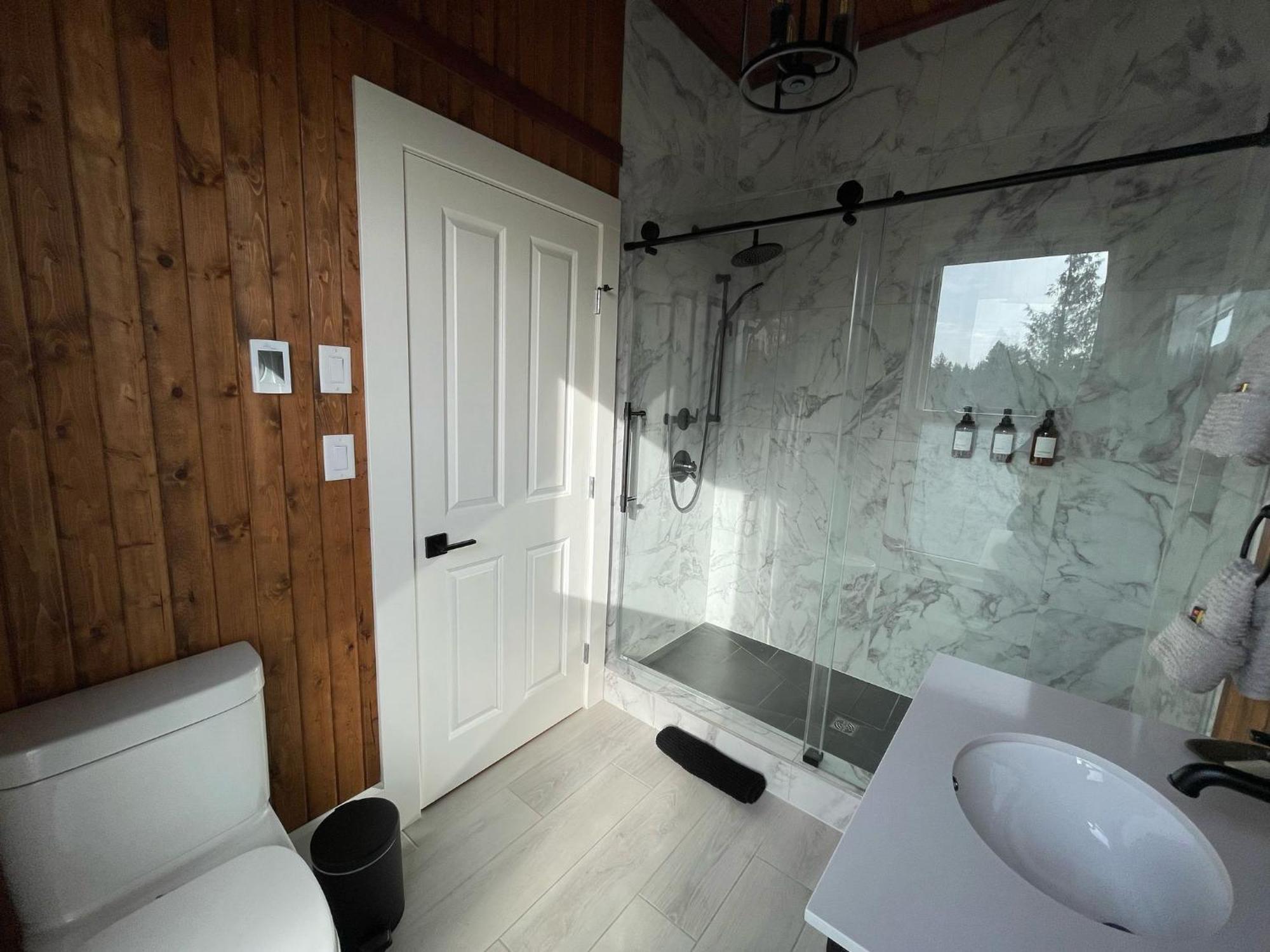 Woodside Farm Country Inn Sooke Ngoại thất bức ảnh