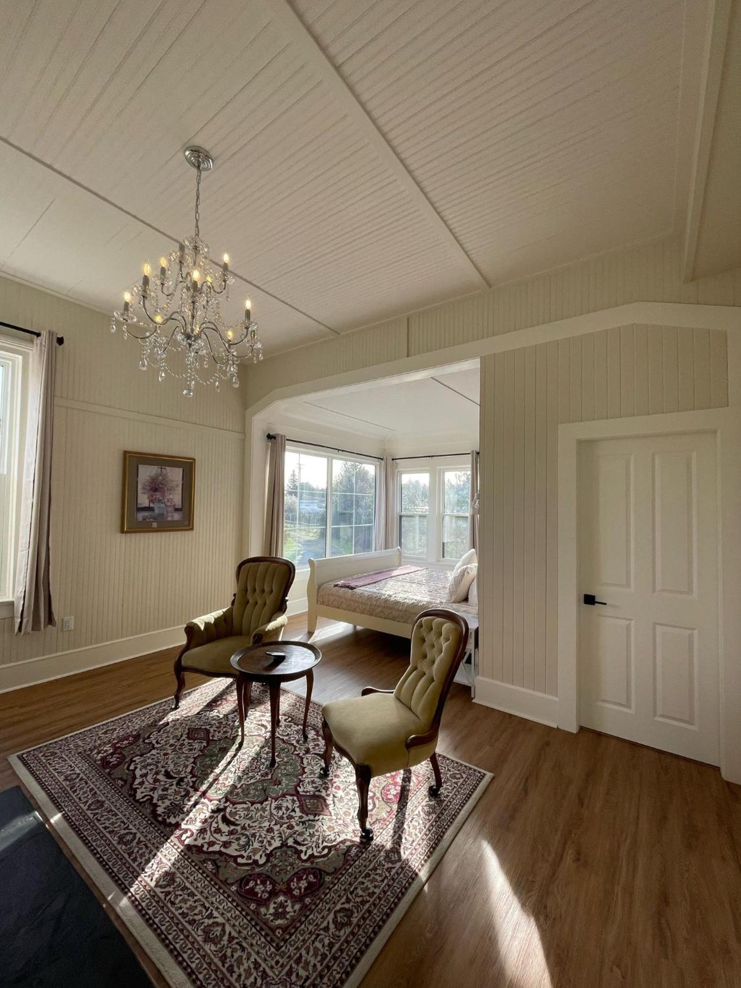 Woodside Farm Country Inn Sooke Ngoại thất bức ảnh