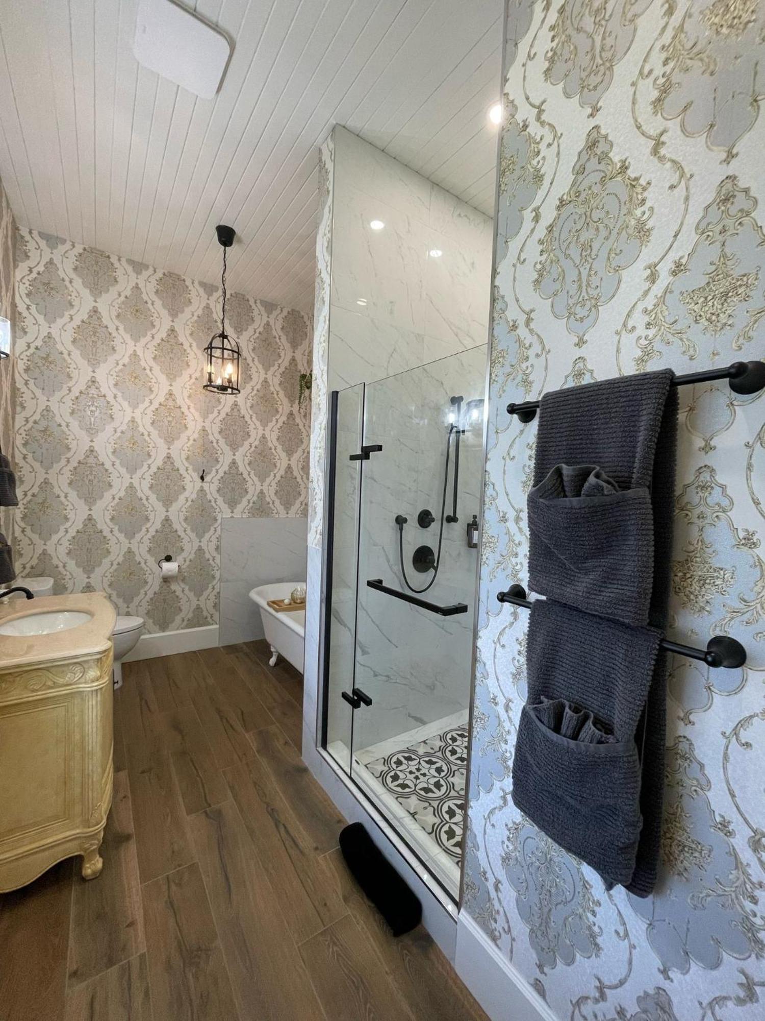 Woodside Farm Country Inn Sooke Ngoại thất bức ảnh